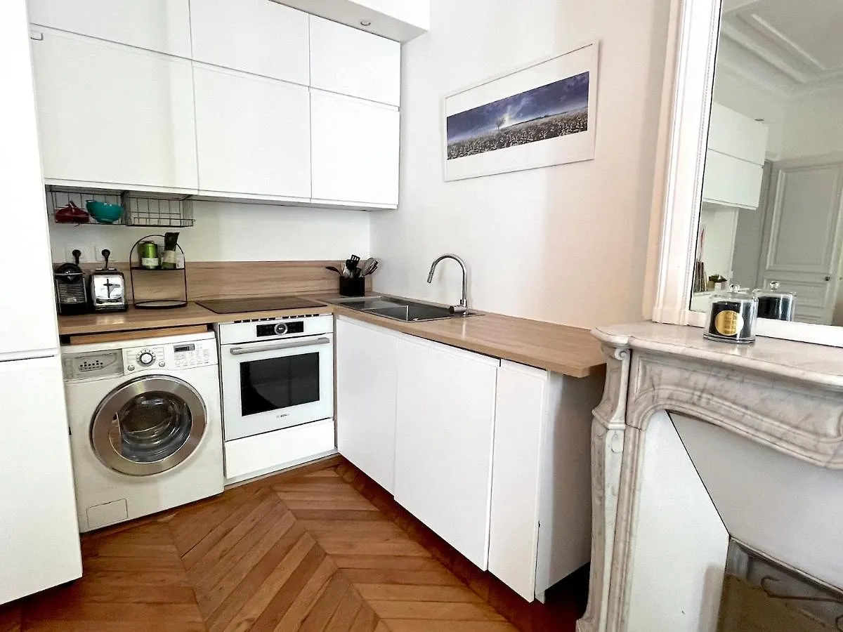 L'Appartement Michel-Ange Paris Apartment